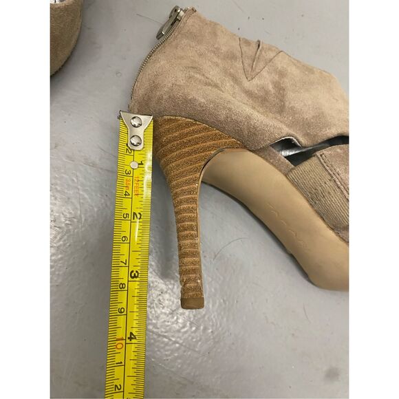 Tahari Steffie Suede Heels- Tan/ Nude Bootie Pumps w/Cut-Outs, Size 9 - Picture 8 of 10